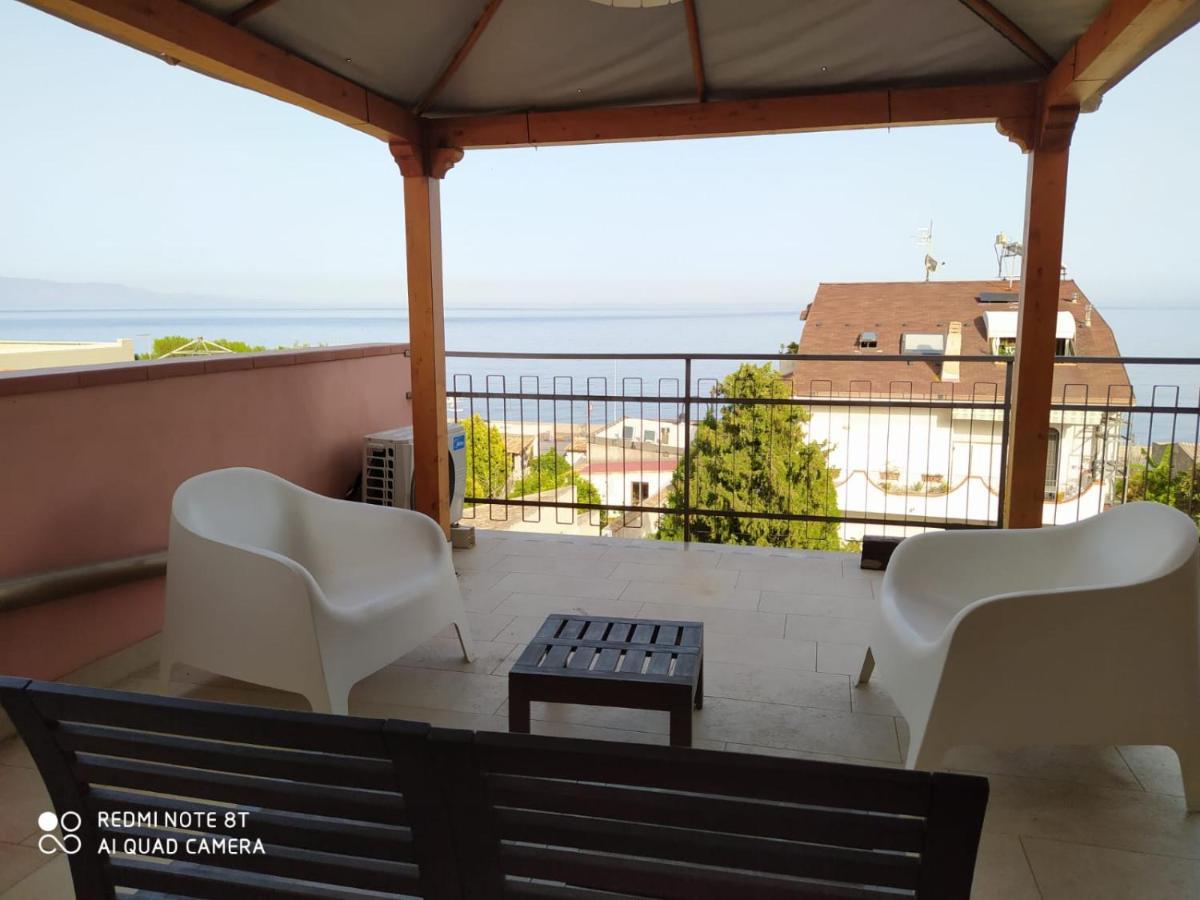 Pozzo Lazzaro Apartments 산타 테레사 디 리바 외부 사진